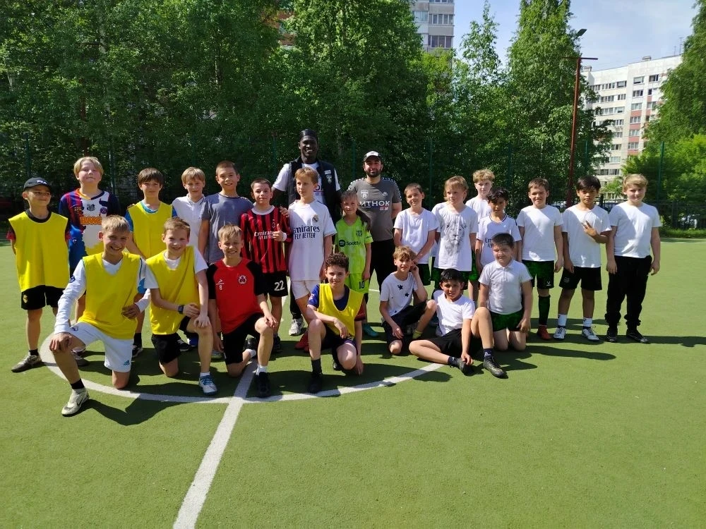 ⚽ЗВЁЗДНЫЙ ЧАС ФУТБОЛА: В НАШЕЙ ШКОЛЕ ПРОШЁЛ МАСТЕР-КЛАСС С УЧАСТИЕМ ПРОФЕССИОНАЛА  19 мая на футболь