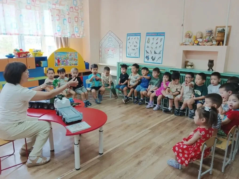 🎈🎈🎈🚩🚩🚩Улуу Кыайыы 81с сылын керсе ''Кунчээн'' кыра белеххе нэдиэлэ устата араас д...