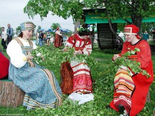 15 июня - Вьюн Зелёный

На Руси в этот день отмечали праздник Зелёного Вьюна — или, как его еще назы