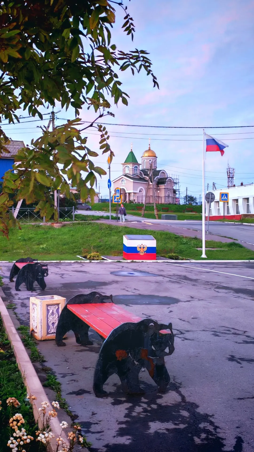 Центр Южно-Курильска на закате.