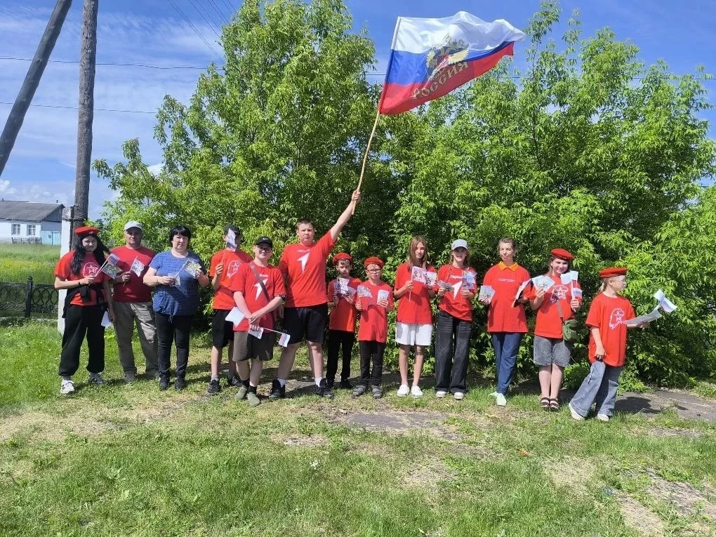 🇷🇺 «Родиной горжусь!» или В преддверии Дня России село Кутырлы объединило поколения
В преддверии Д