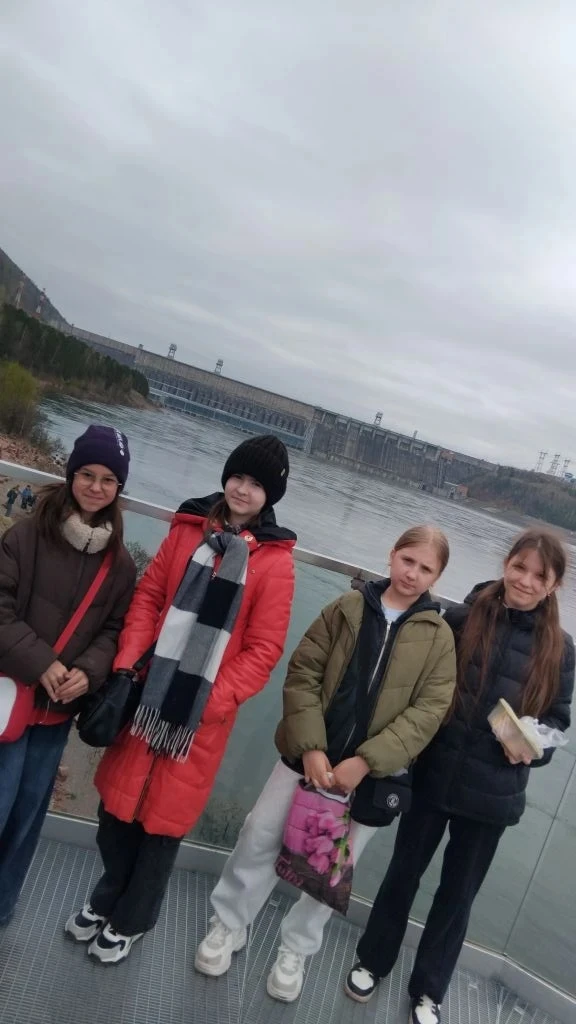 Завершение учебного года с экскурсией: ученики 5 «В» и 6 «Е» познакомились с историей Красноярской Г