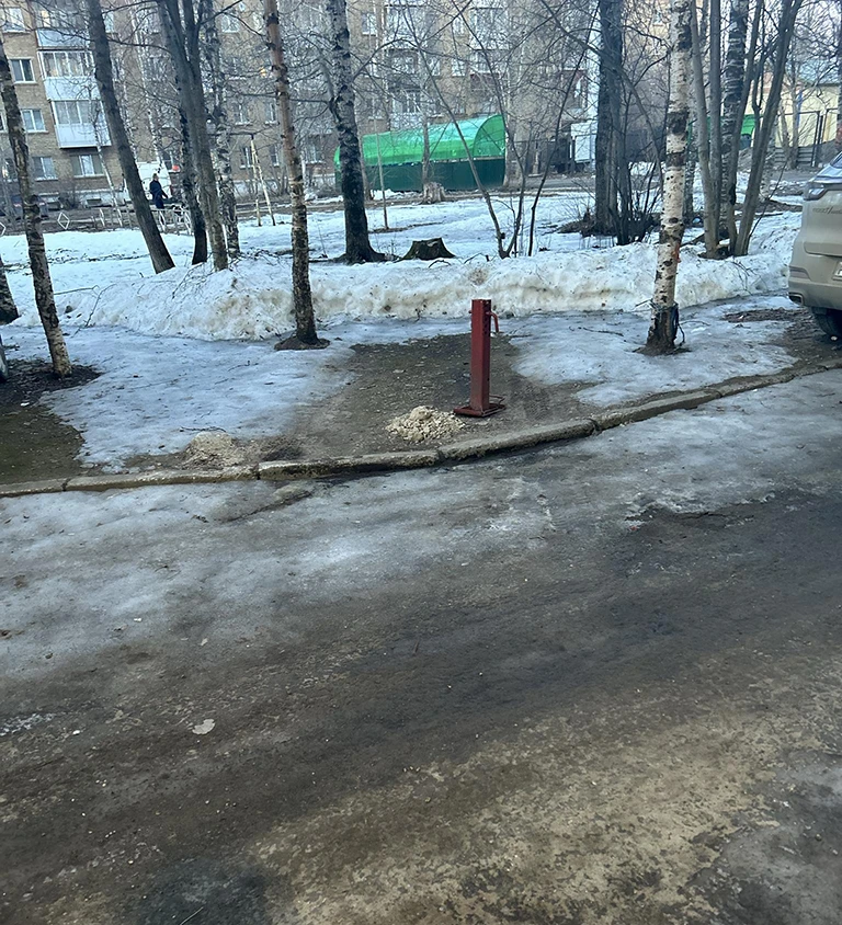 «Незаконное загораживание парковочного места по пр. Ленина, 16»