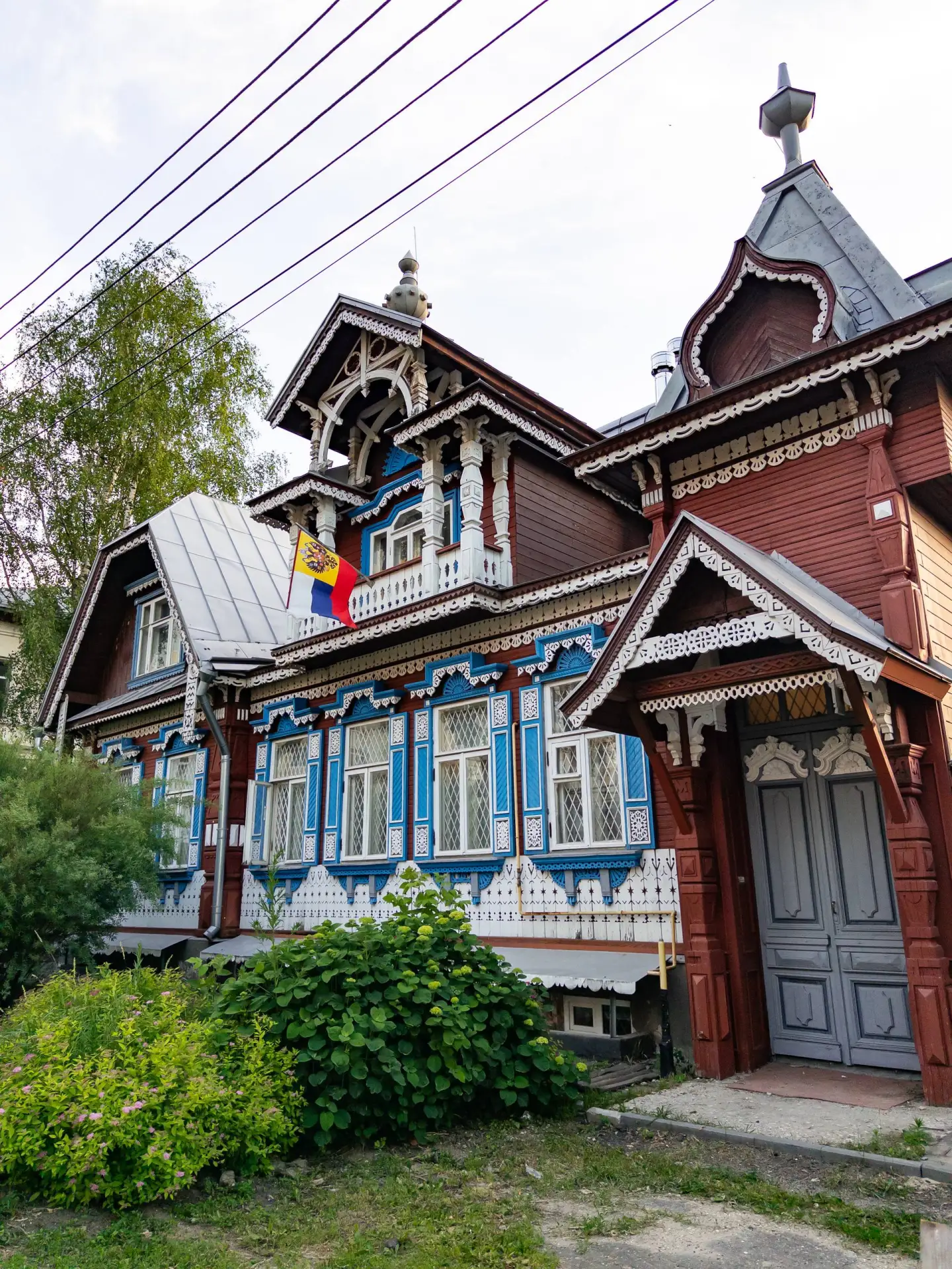 🏠 В центре Нижнего можно увидеть нарядый теремок, скрытый от посторонних глаз — это до...
