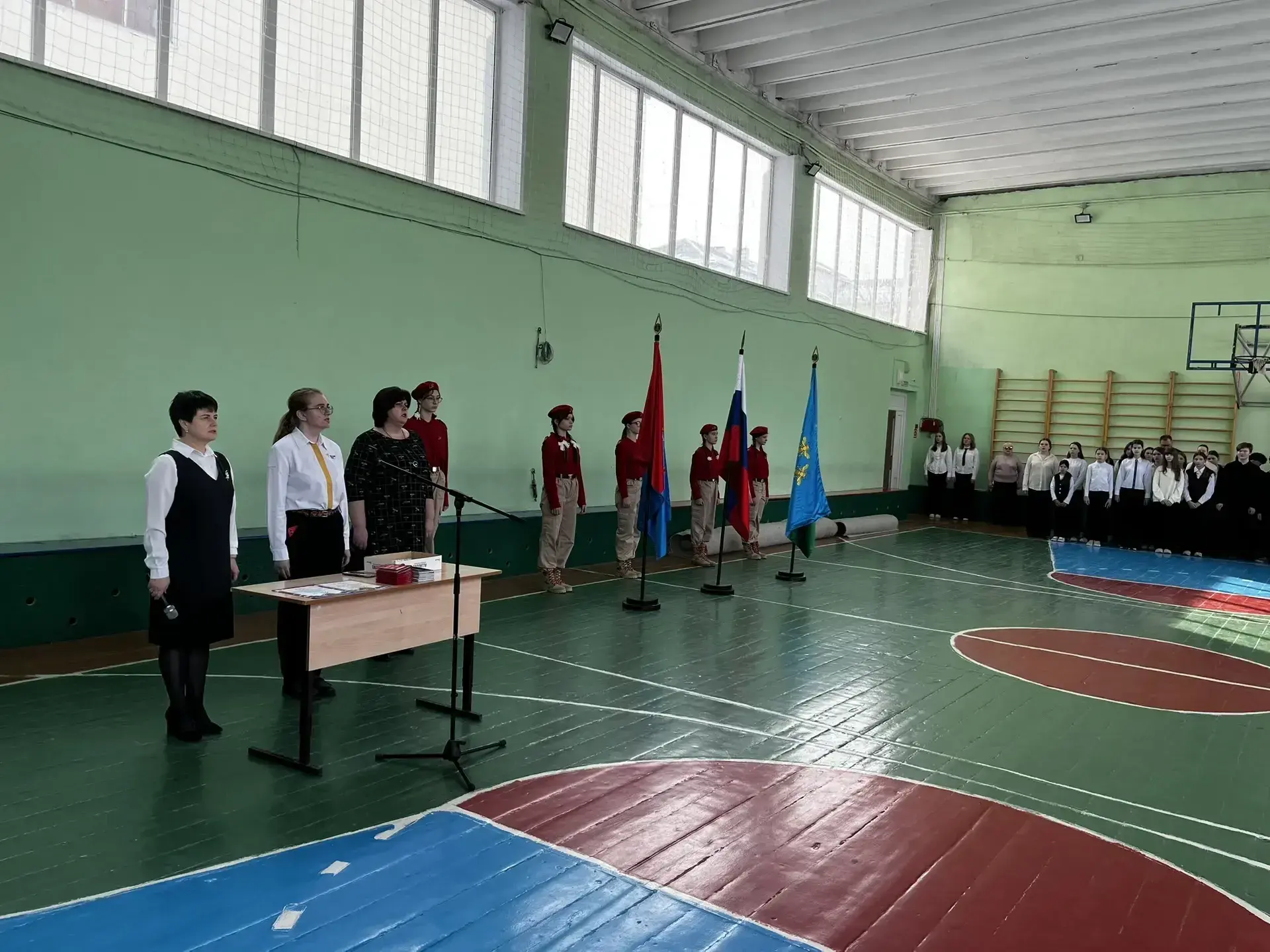 🇷🇺 Торжественная линейка в 7‑х классах: важные моменты взросления и признания заслуг 🇷🇺  2 марта про