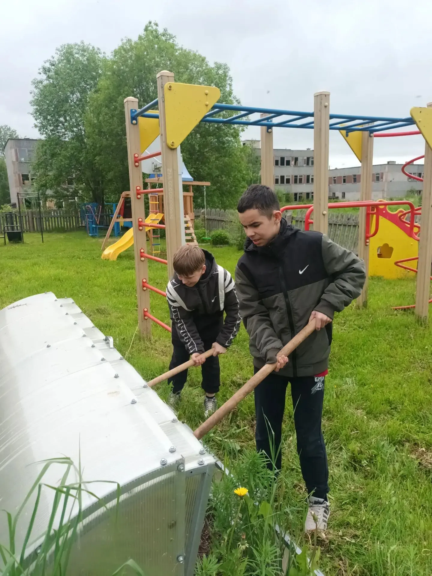 🌈Даже в дни летних каникул ребята  стараются не лениться, а совмещать приятный досуг с полезным зан