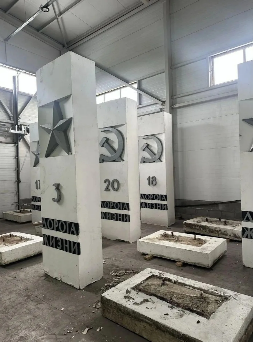 На реставрацию отправлены 44 бетонных столба, установленных в 1967 г. вдоль Дороги жизни (от первого