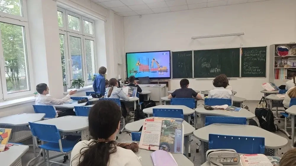 🏗️ Россия комфортная: строим города будущего в МАОУ «СОШ №1» г. Светлогорска! Сегодня для учеников н