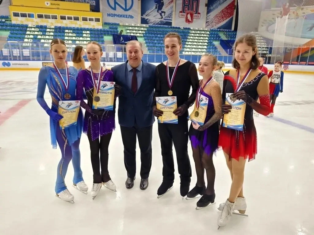 ⛸️ Наши звёзды на льду!