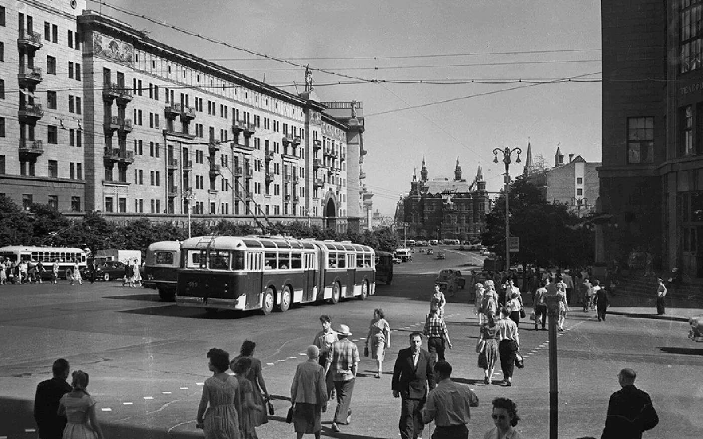 «Пылесос» для пассажиров: как 18-метровый троллейбус СВАРЗ-ТС спасал Москву в 1960-х и ...