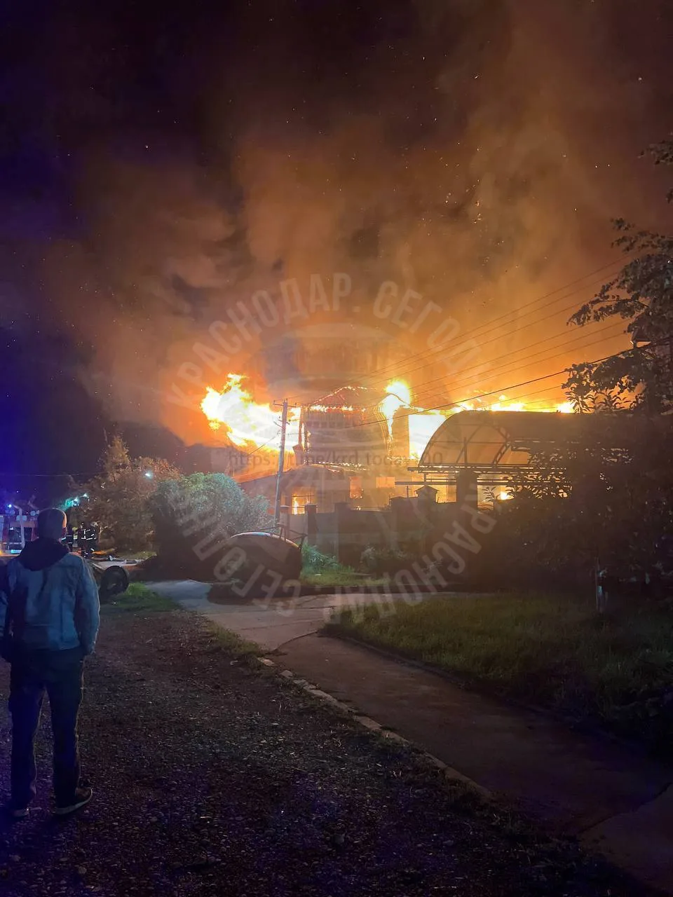 ‼️Один человек пострадал при пожаре в Новознаменском в Краснодаре. По словам очевидцев,...