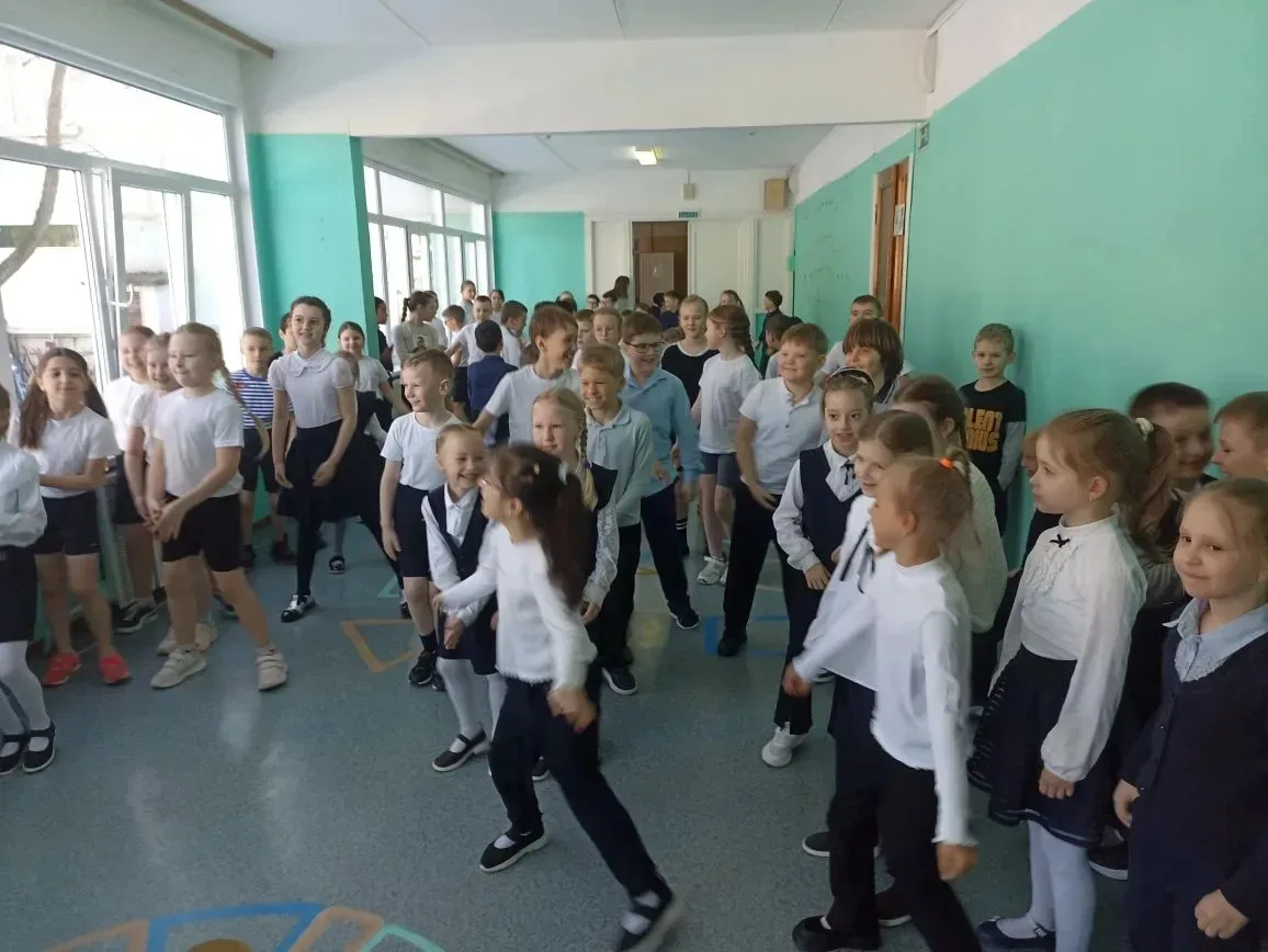 МБОУ "СОШ №1" (структурное подразделение с. Мишутино)  Физкультурные перемены в День поэзии: движени