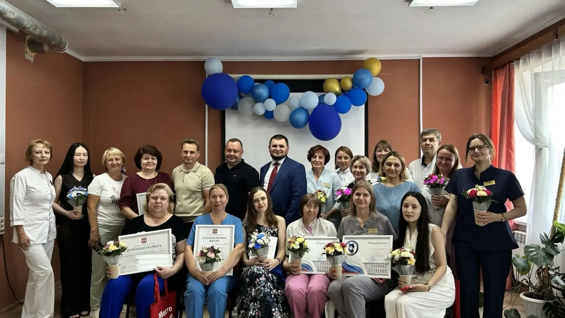 В преддверии Дня медицинского работника депутат Законодательного Собрания Омской области фракции Еди
