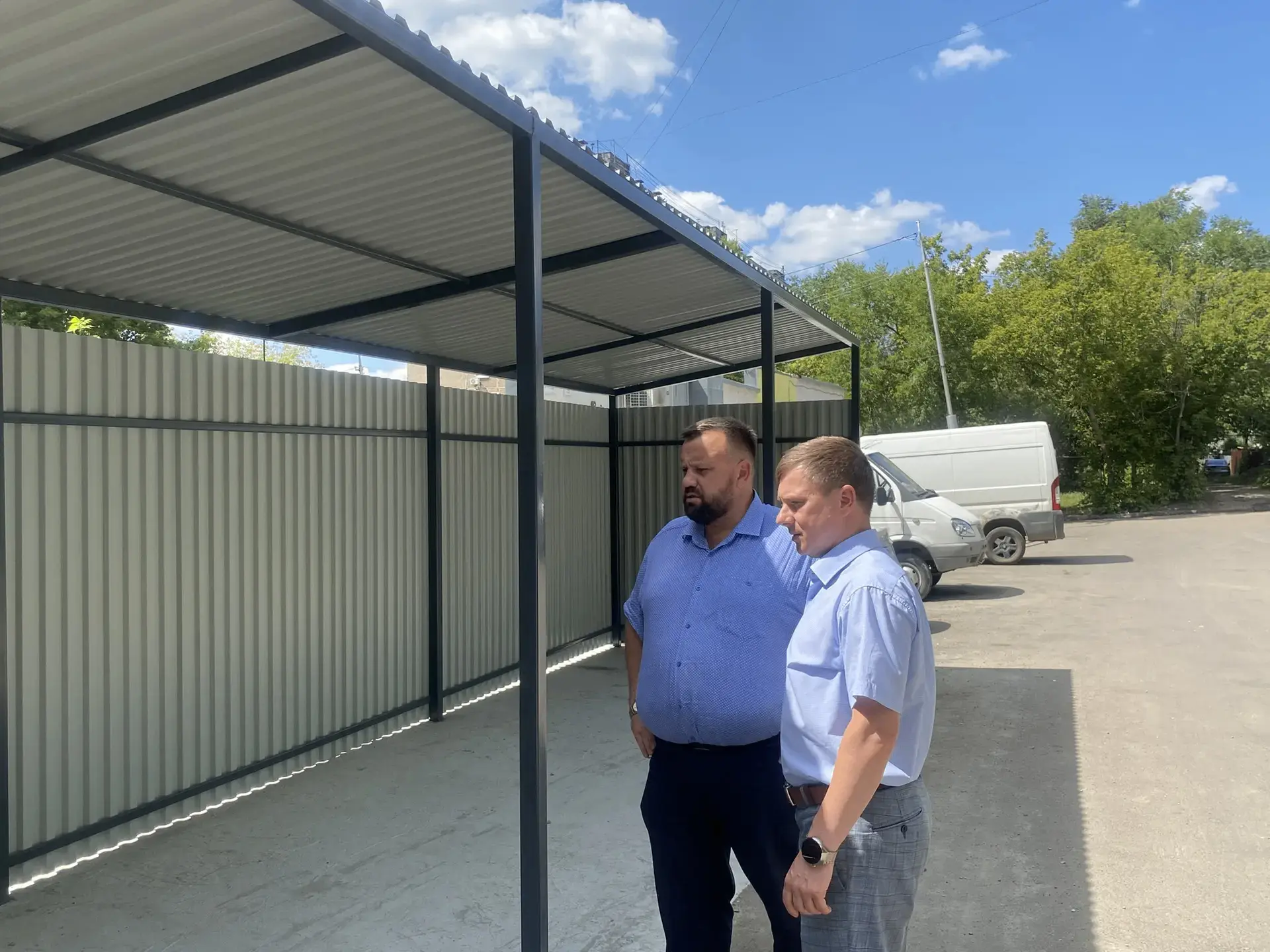 🔧В Кировском районе обустроены три новые контейнерные площадки

Заместитель главы администрации Кир