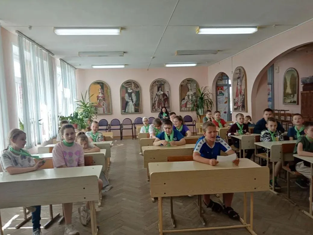 Квест - игра "Зарница"

Станция"Радисты".
Руководители станции: Иванова Н.В. и Маданова К.В.

Станци