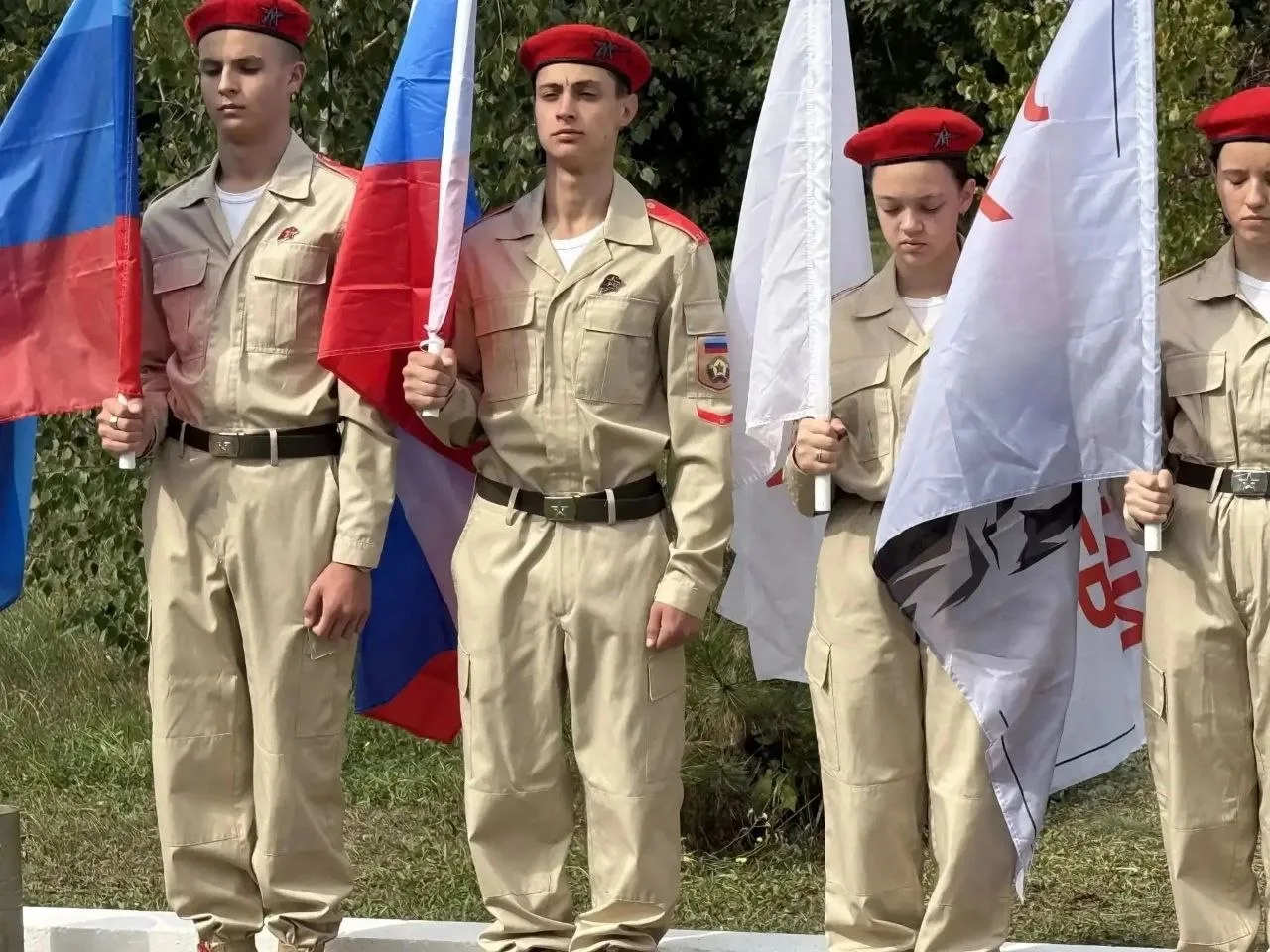 В городе Петровское состоялся митинг-реквием, посвященный 12-й годовщине трагических со...