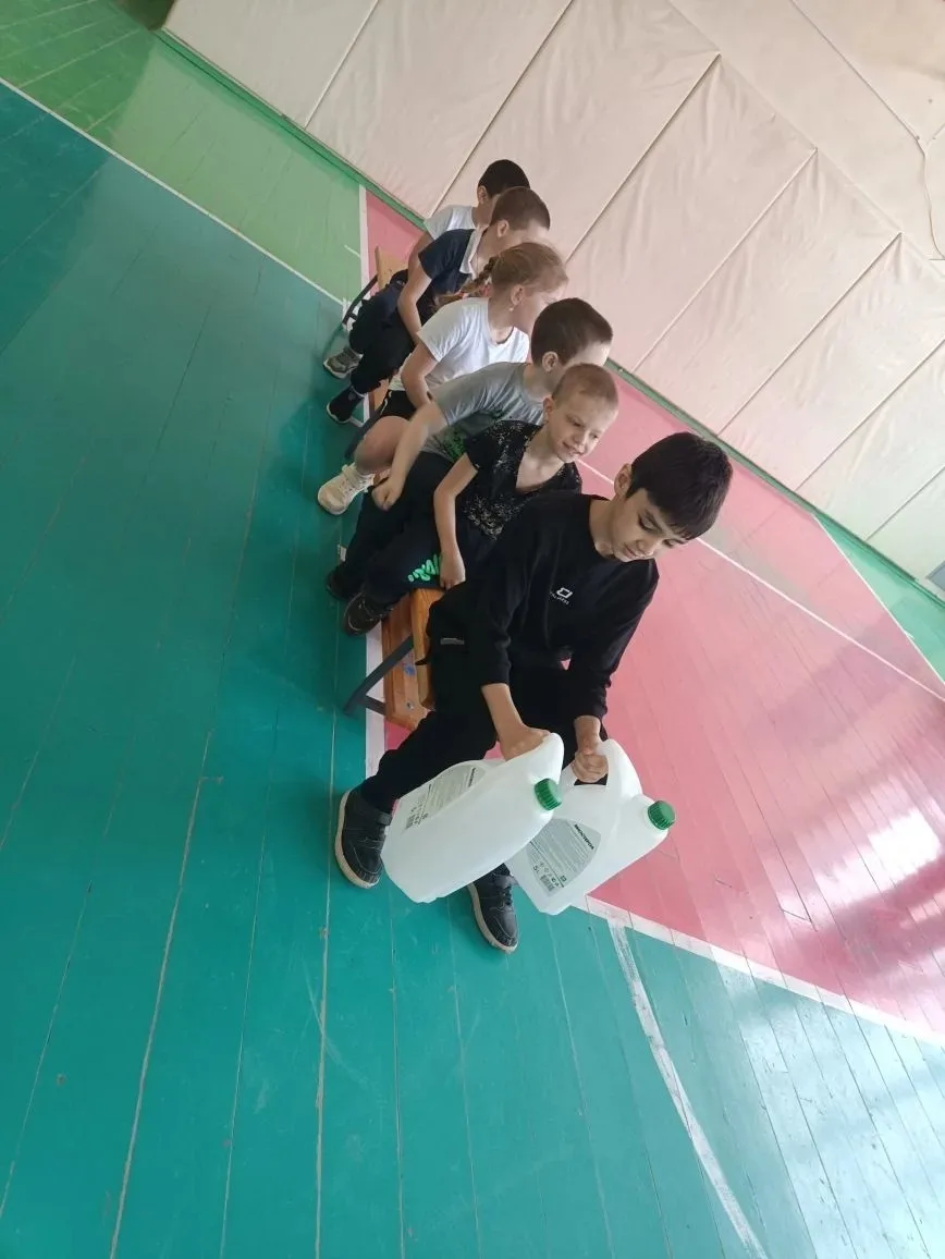 🏃‍♂️ Весёлые старты  В рамках Дня здоровья между учащимися 1Г и 1Д классов прошли «Весёлые старты» 🎉