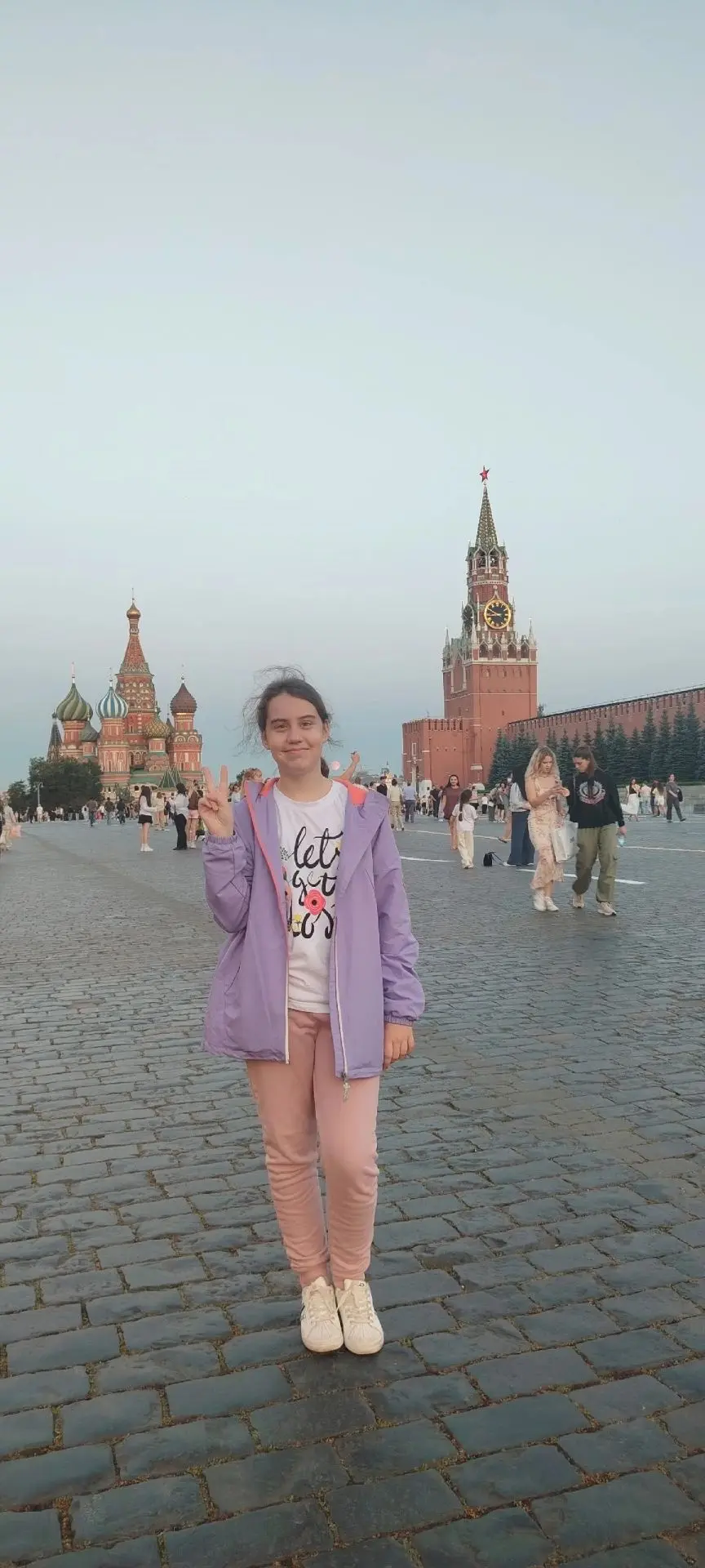 Рубрика "ЛЕТО - ВРЕМЯ ОТКРЫТИЙ".
Карпухина Эвелина (6А класс). Прогулка в центре Москвы. Красная пло