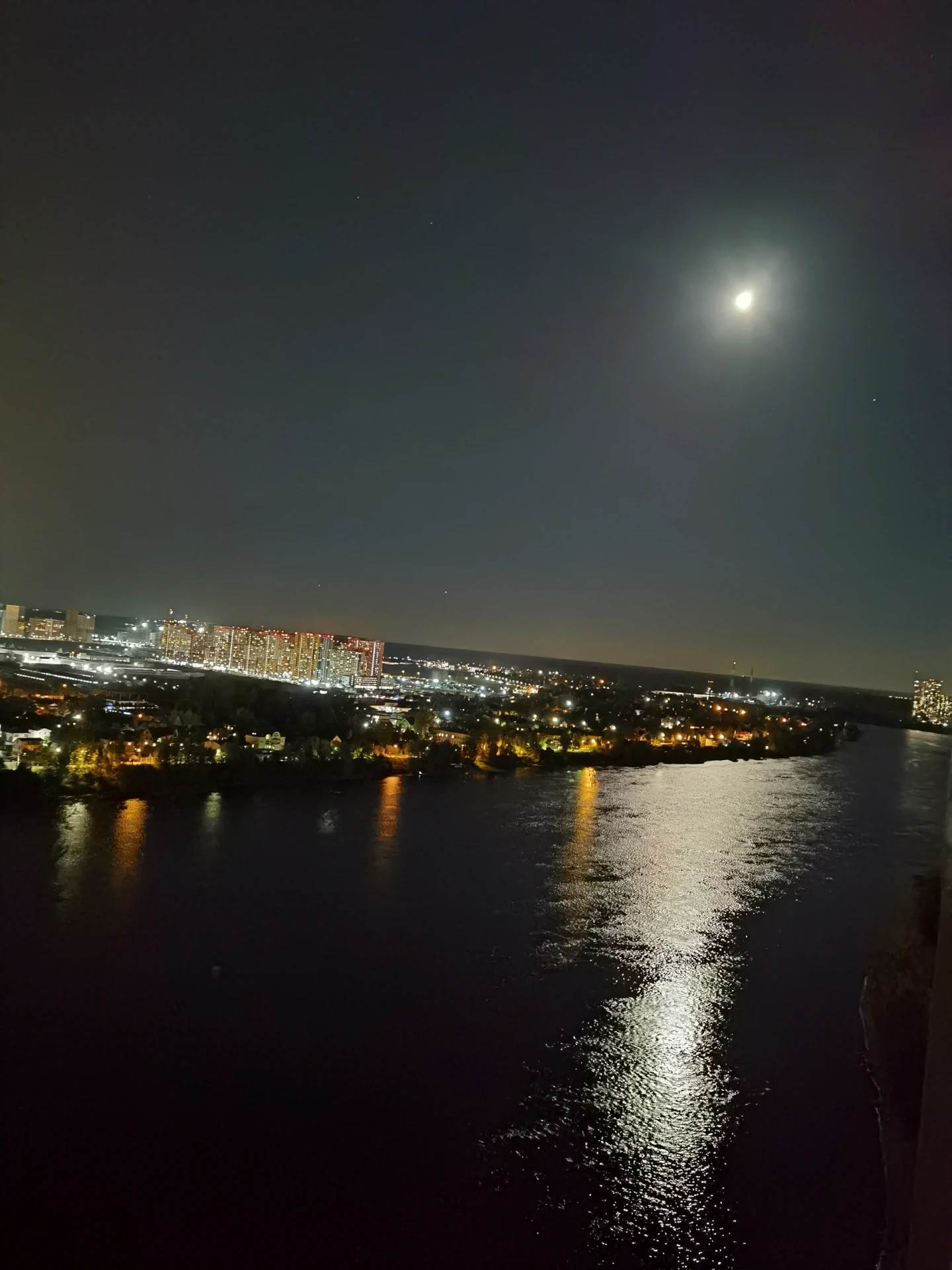 Лунная дорожка на Неве в Рыбацком 🌛