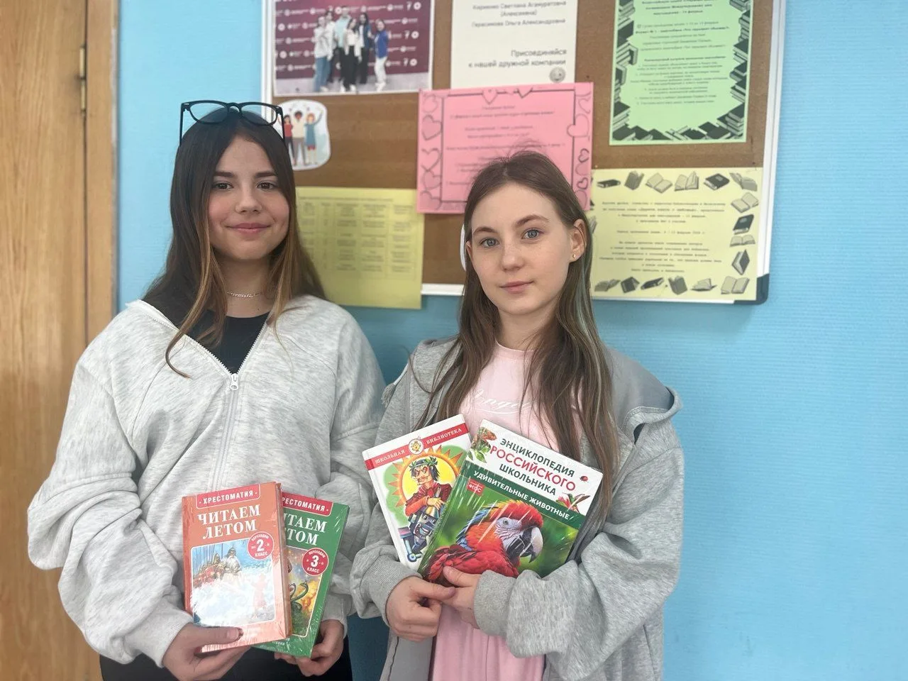 К Международному Дню книгодарения в нашей школе прошли акции "Дарите книги с любовью" и "Открывая кн