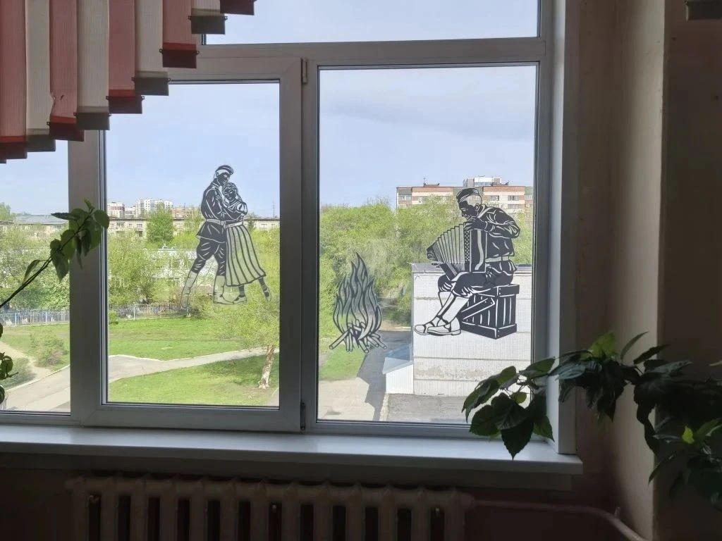 🕊 Окна Победы в нашей школе: память, которую мы храним Всероссийская акция «Окна Победы» прошла по в