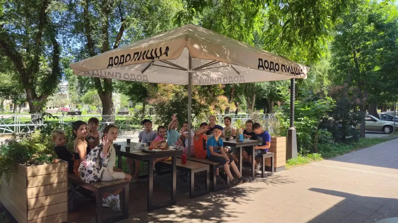 Сегодня  прогулка по Бульвару и любимое место всех детей-додо пицца 😎