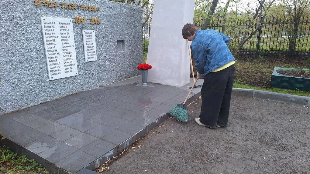 Утром 4 мая в школе состоялась торжественная линейка, посвящённая старту Вахты Памяти в рамках мараф