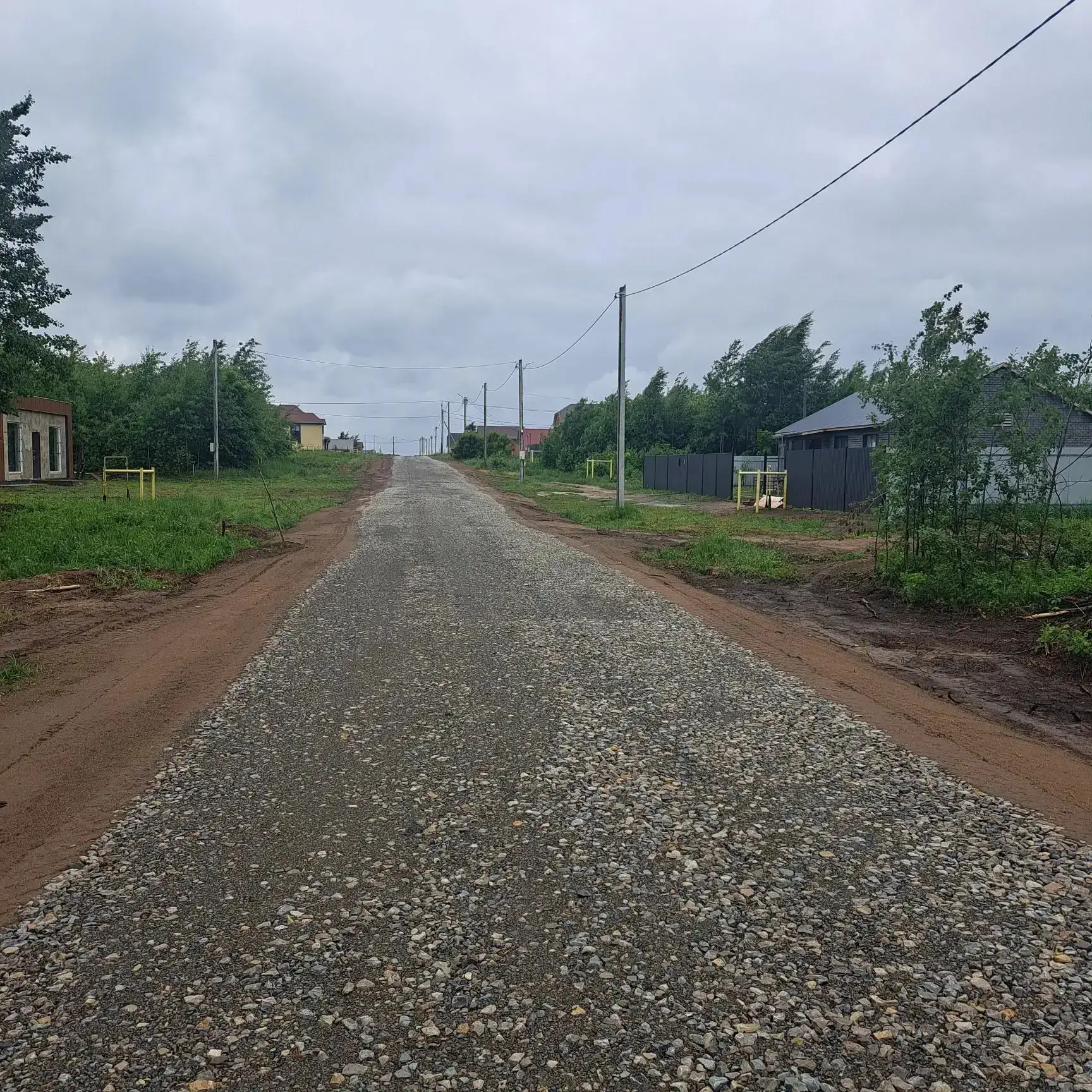 В пос. Приволжский выполнены работы по устройству щебеночного покрытия дорожно-уличной ...