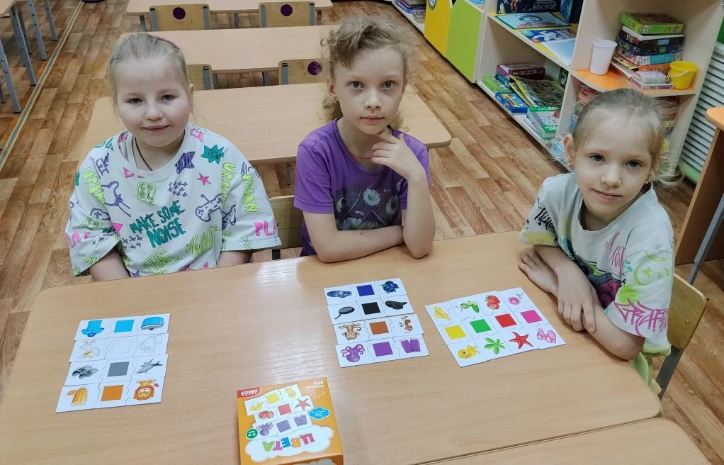 🌸В подготовительной группе «Пчёлки»🐝 сегодня прошла увлекательная игра «Цвета». Воспи...