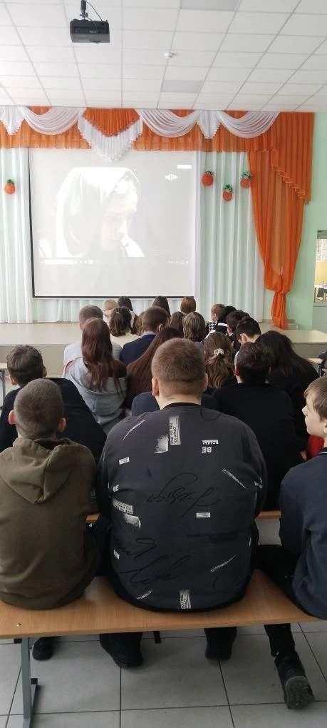 Учащиеся 7-11 классов нашей школы просмотрели документальный фильм "Предательство".
Фильм, который н