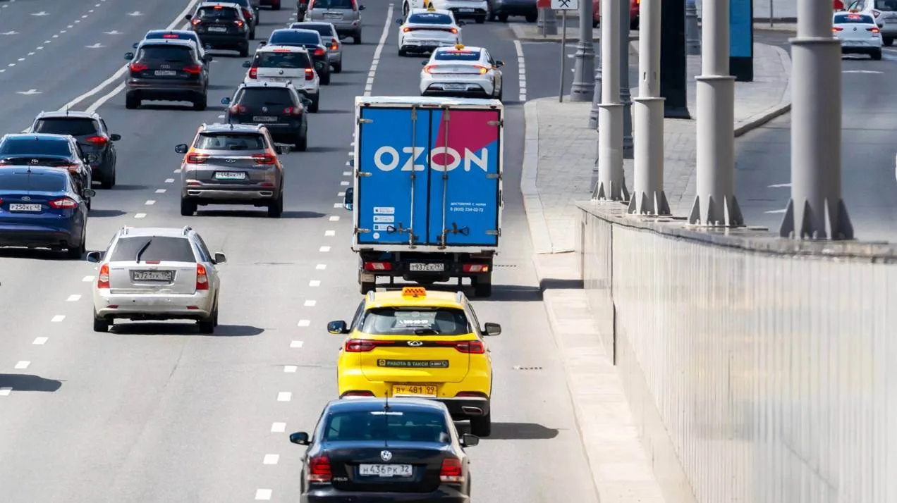 Ozon превращает ПВЗ в склады.