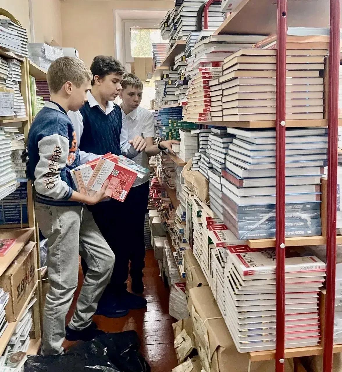 «Бережём учебники и книги» 📚
