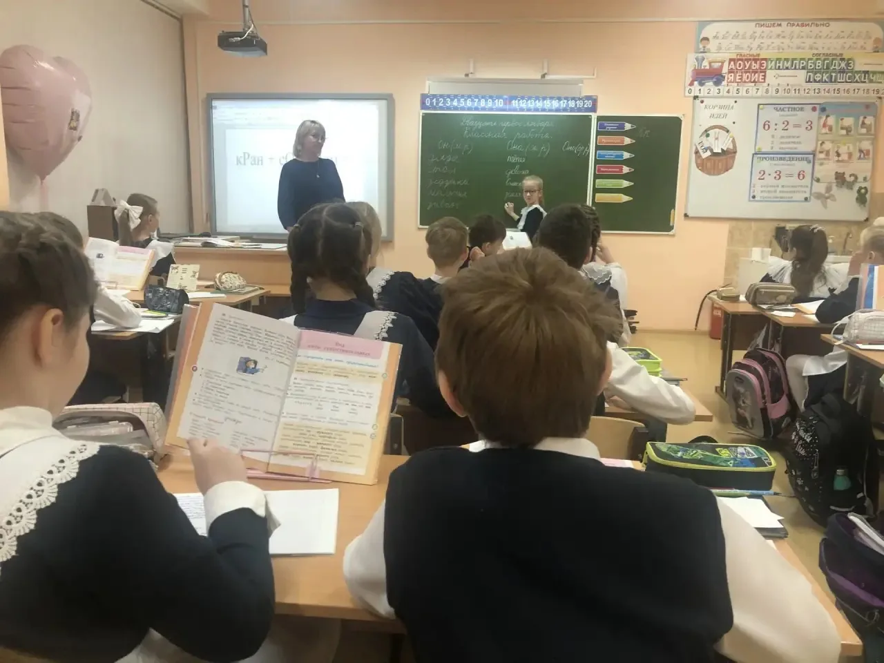 Продолжаются открытые уроки в начальной школе МБУ «Школа имени С.П.Королева». Сегодня в 3 «А» классе