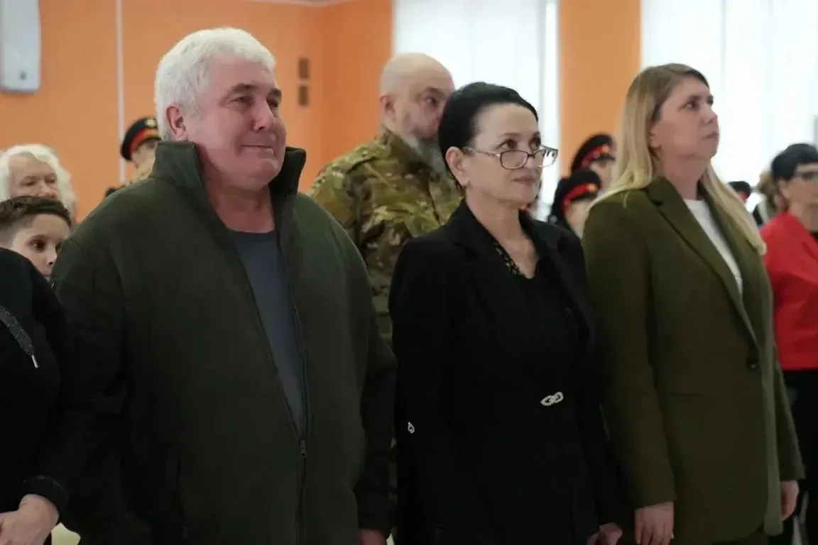 🎖В нашей школе состоялось открытие «Парты Героя» в честь выпускника нашей школы, участника СВО Андре