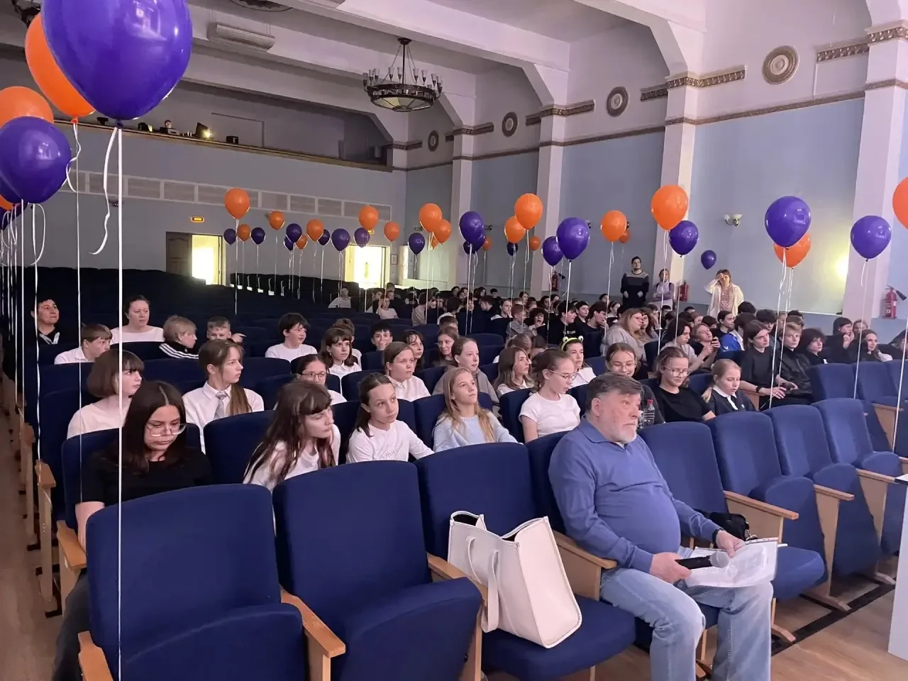 В минувший вторник ученики 5-Э класса посетили Дом офицеров Балтийского флота, где проходил фестивал