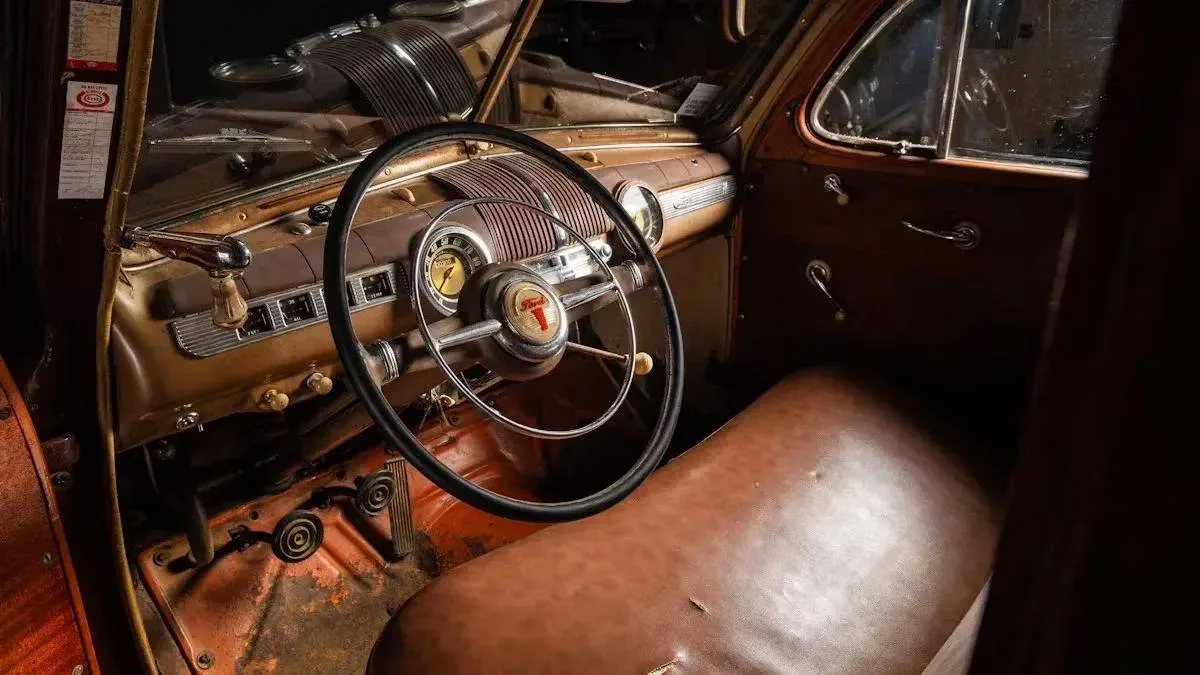 На торги выставили редкий Ford Super Deluxe Station Wagon 1946 года — тот самый олдскул...