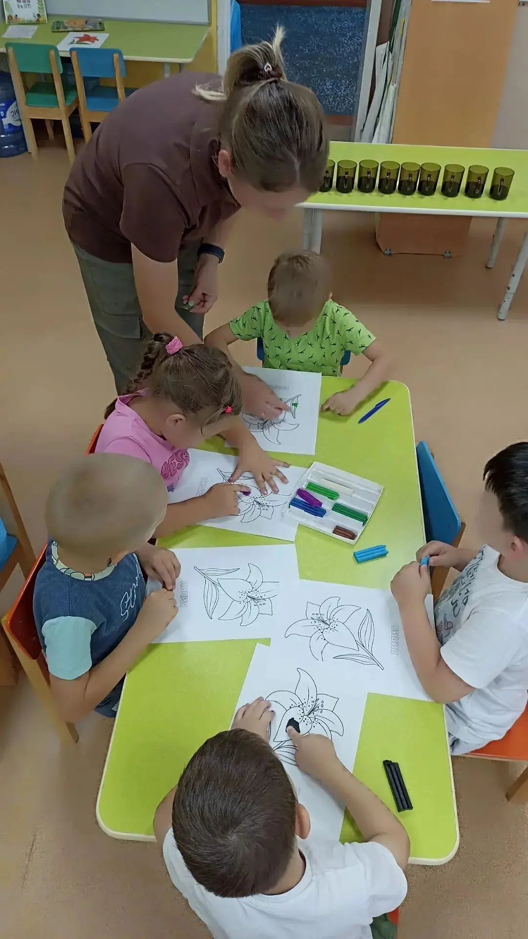 День цветов в старшей группе. 🌺 Дети посмотрели познавательную презентацию о цветах, узнали,как их 
