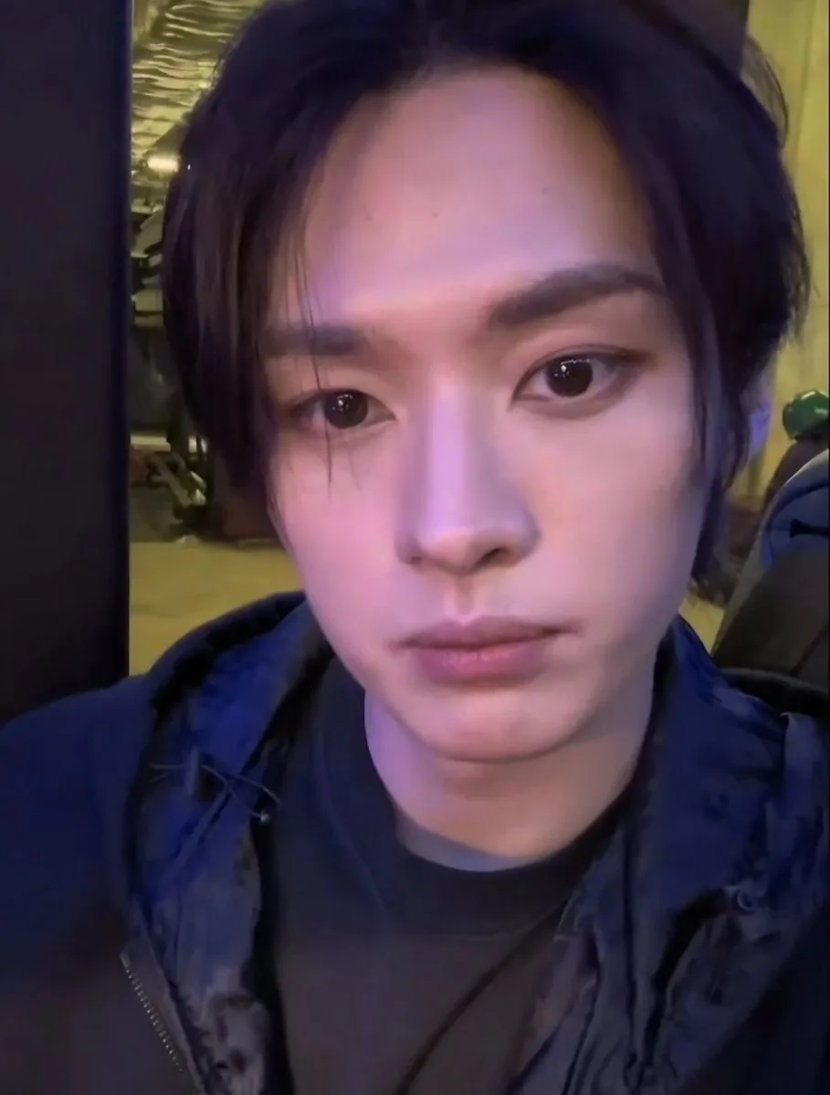 Минхо из Stray Kids в приложении для общения с фанатами: