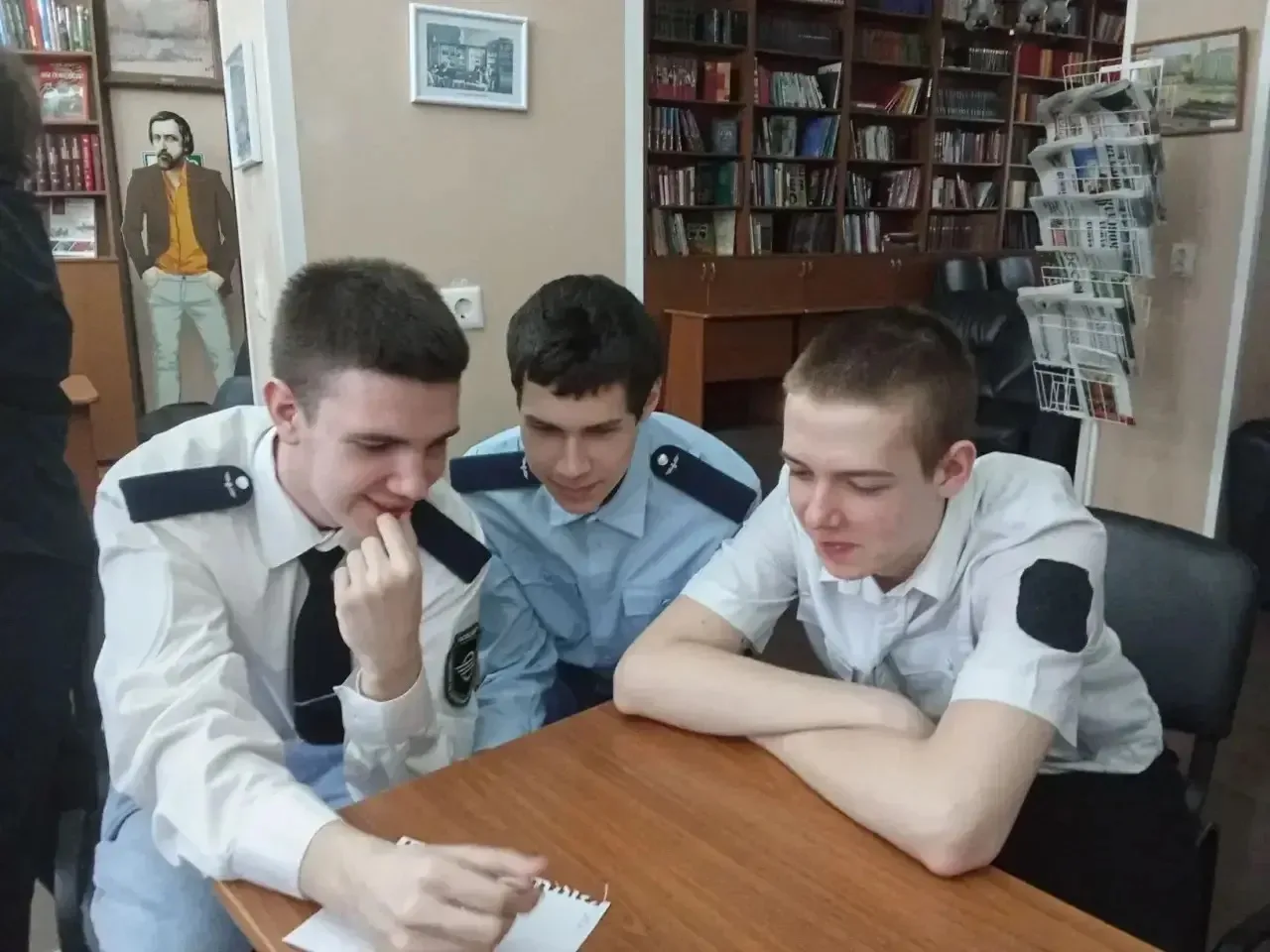 2  апреля студенты групп С-24-99 и ОПУ- 24- 62 в рамках федерального проекта «Пушкинская карта» посе