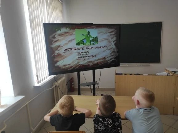 «Урок антитеррористической безопасности»

В рамках месячника по антитеррористической безопасности в 