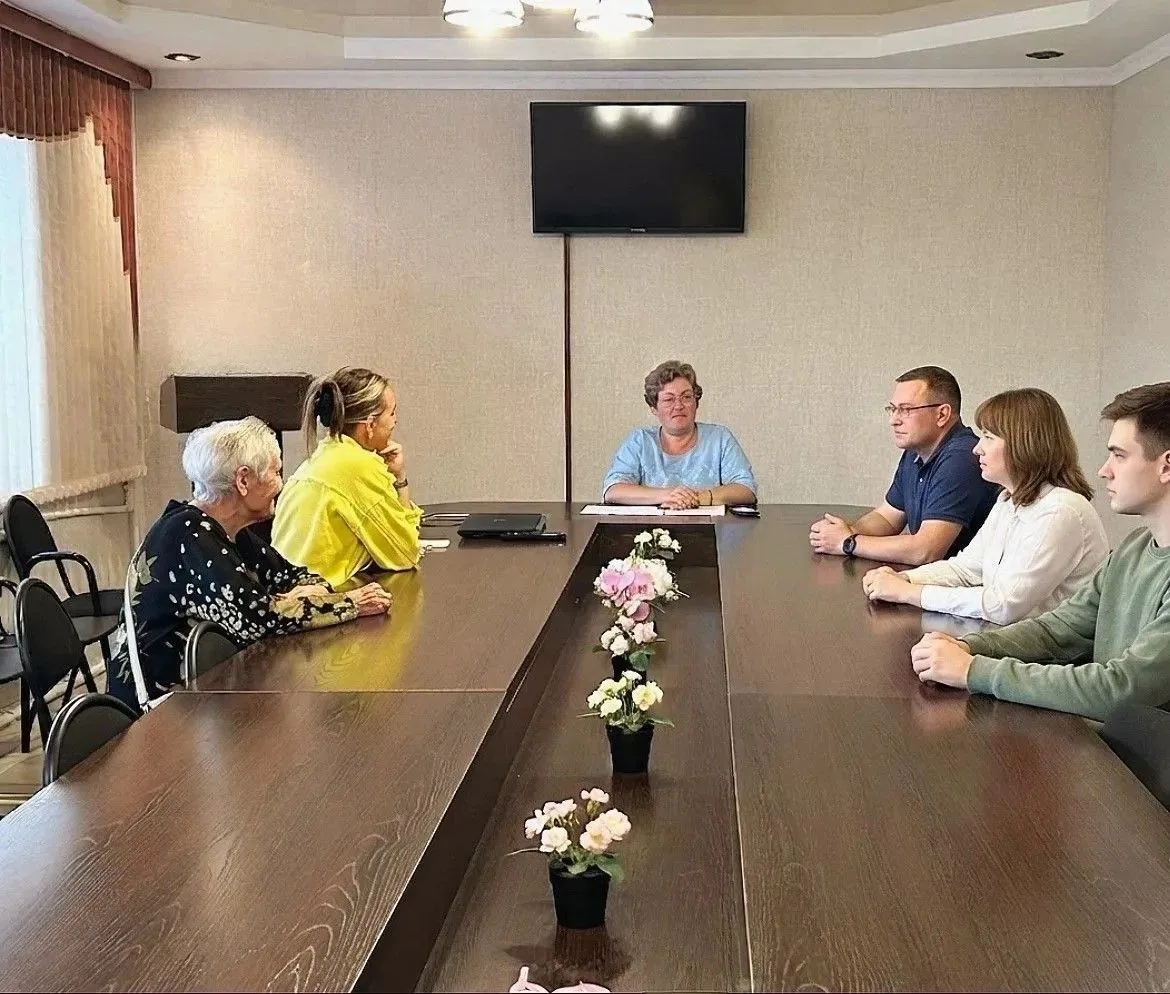 В микрорайоне Новосиликатный обсудили правила сноса и обрезки аварийных деревьев

В Новосиликатном т