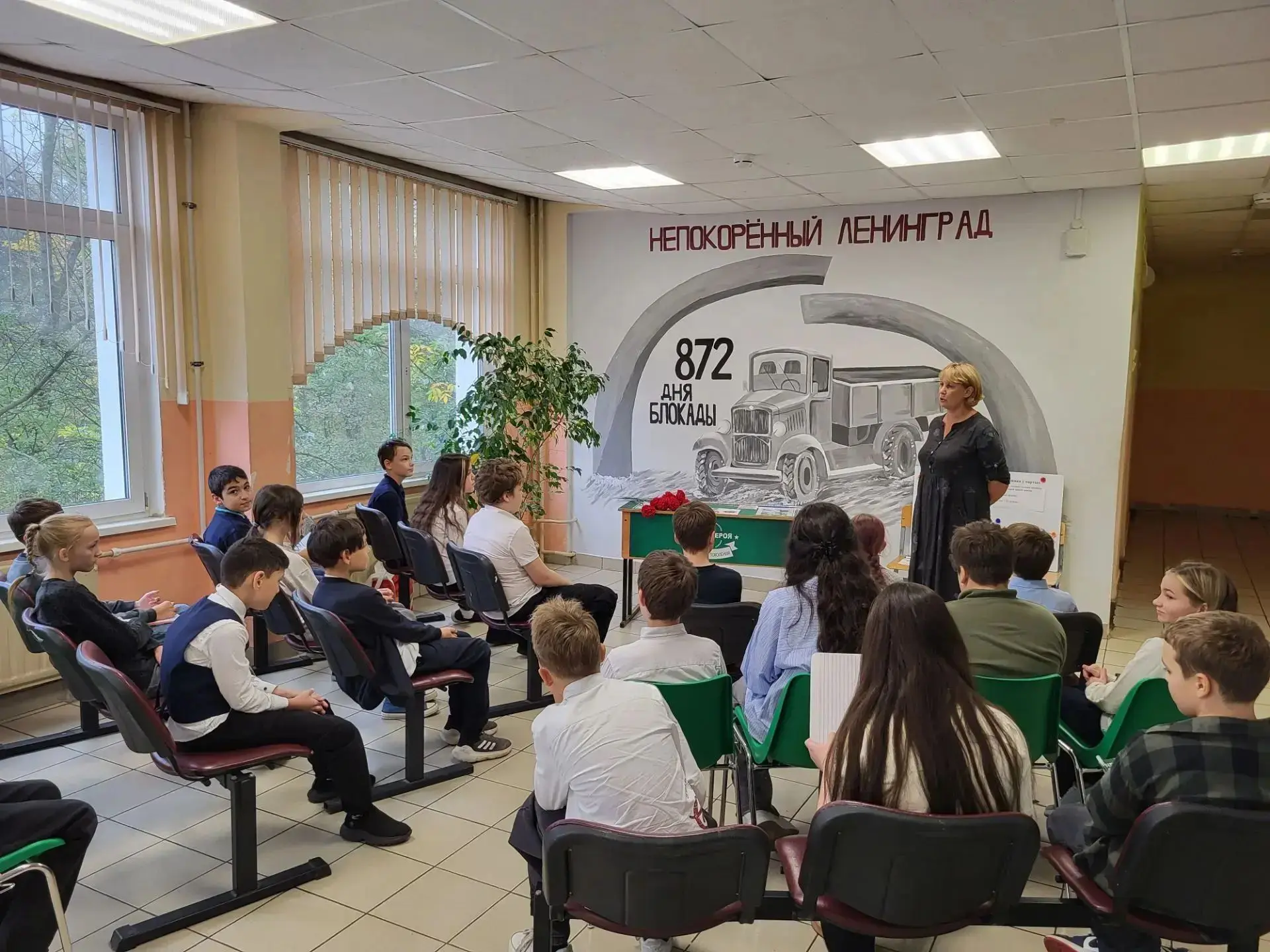 В 5в классе проведен урок математики "Парта Героя". Во время необычного урока математик...