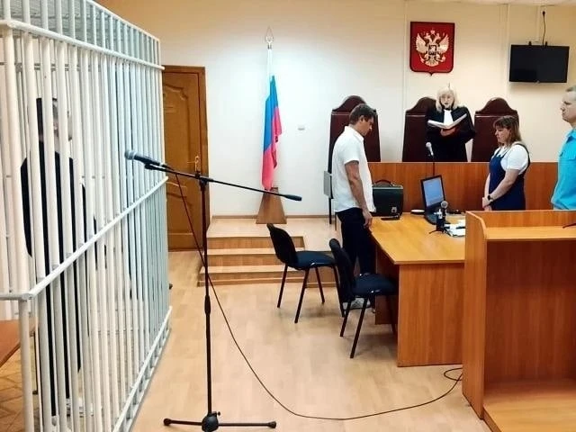 В декабре 2025 года 29-летний житель городка Южа Ивановской области с товарищем пьяными требовали у 