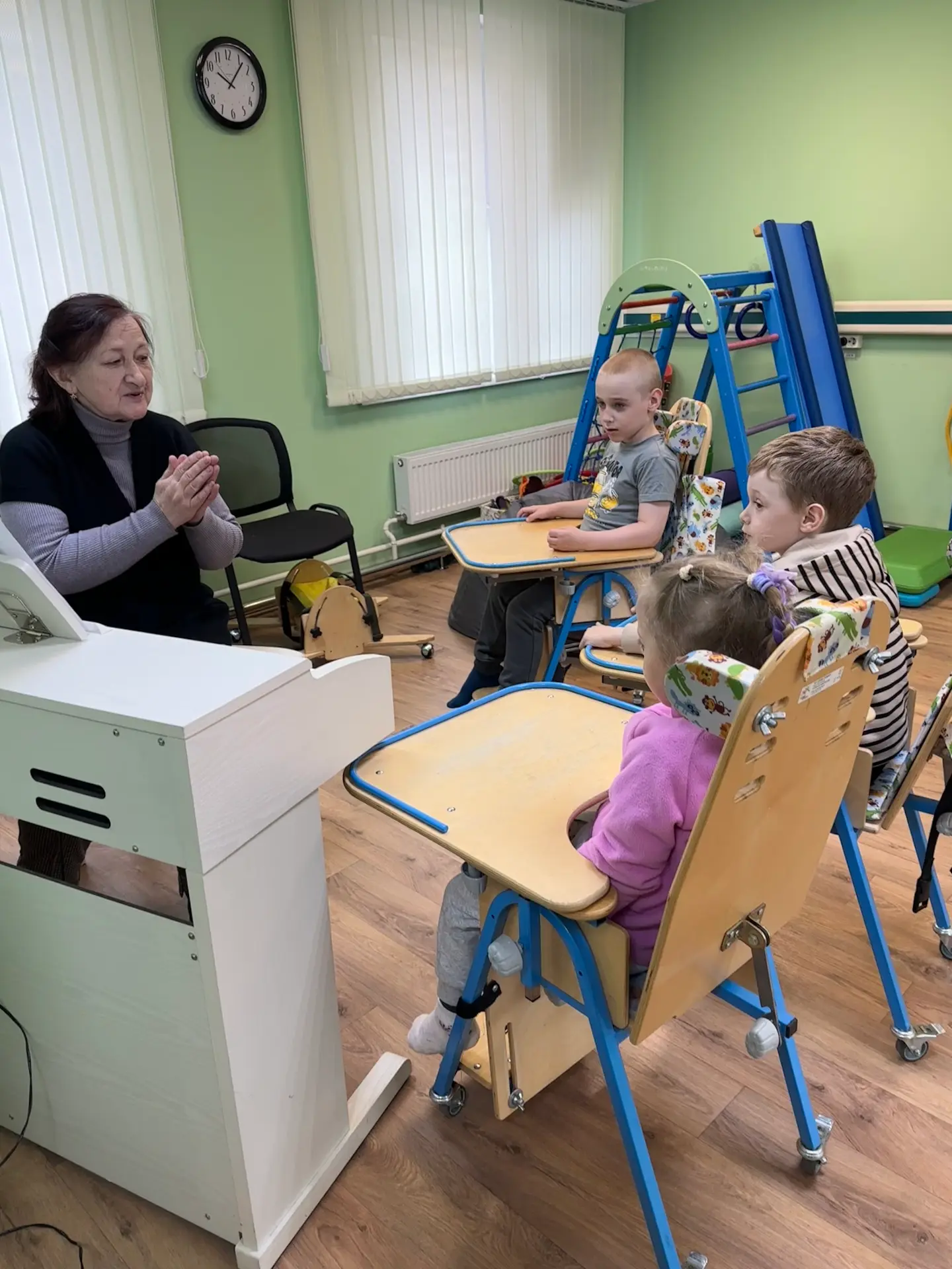Каждую неделю в секторе социально-реабилитационного отделения №1 для детей проводятся музыкальные за