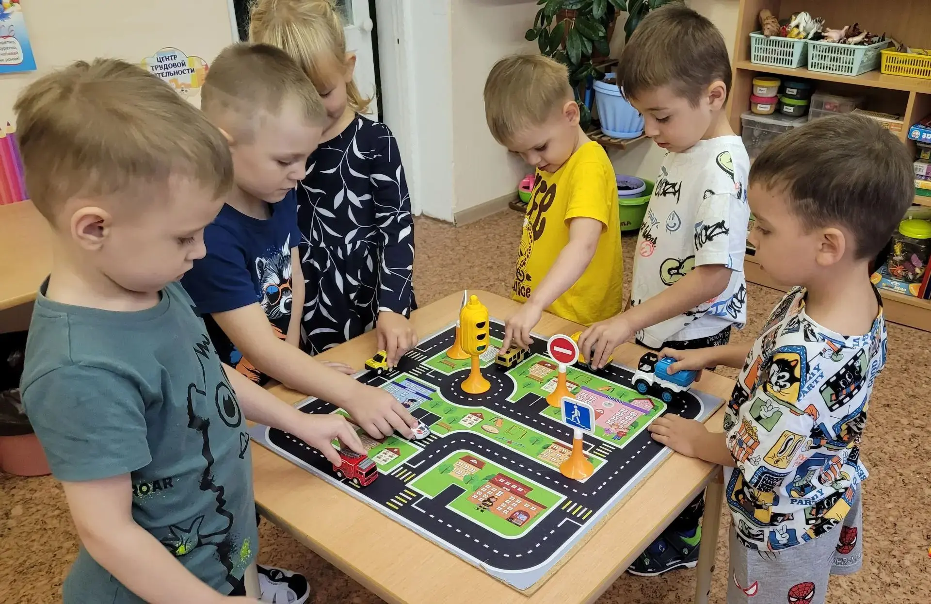 Эта неделя ПДД у ребят в средней группе "Радуга" была по-настоящему насыщенной и полезн...
