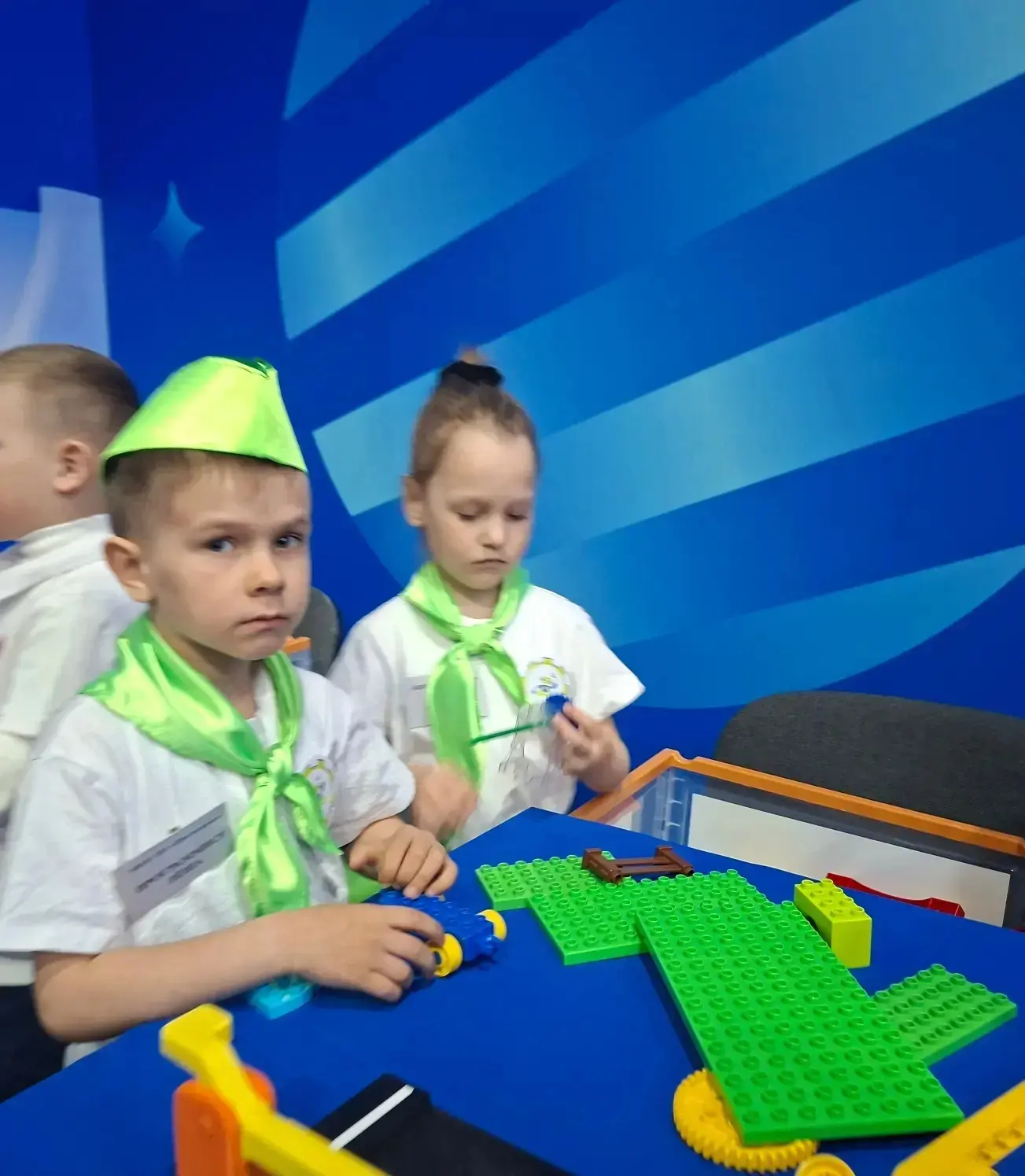 18.04.2026 команда "Техно-творцы"  МБОУ ЦО "Притяжение" защищали проект по робототехнике в направлен