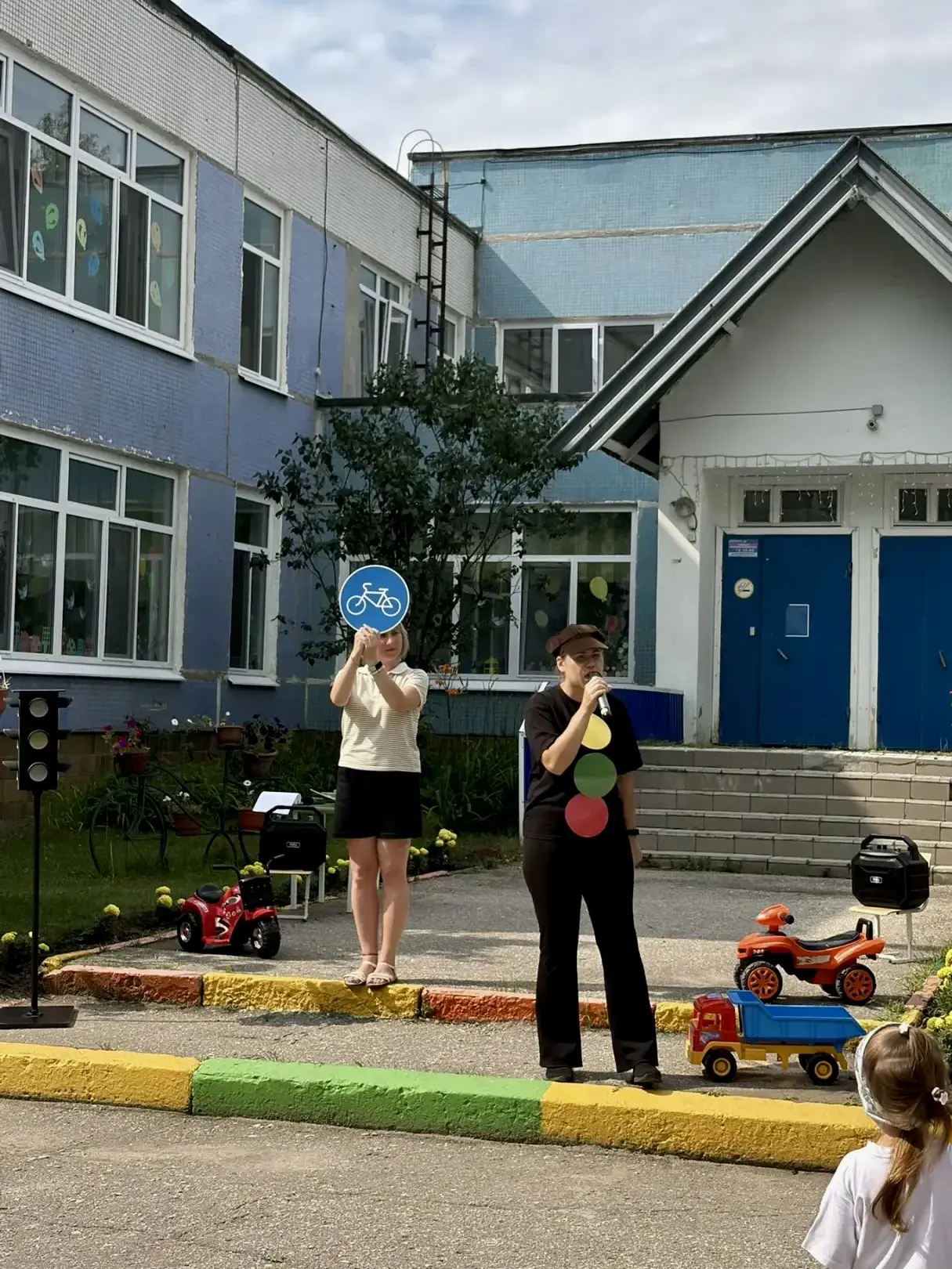 В детском саду прошло увлекательное развлечение, посвящённое правилам дорожного движения! В гости к 