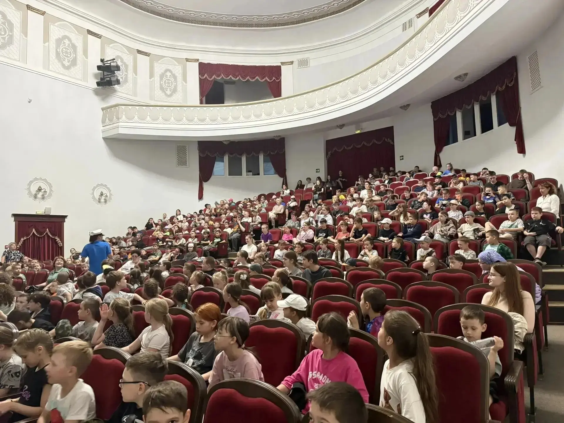 9 июня наши воспитанники стали гостями большого зала Дворца культуры, где для детей при...