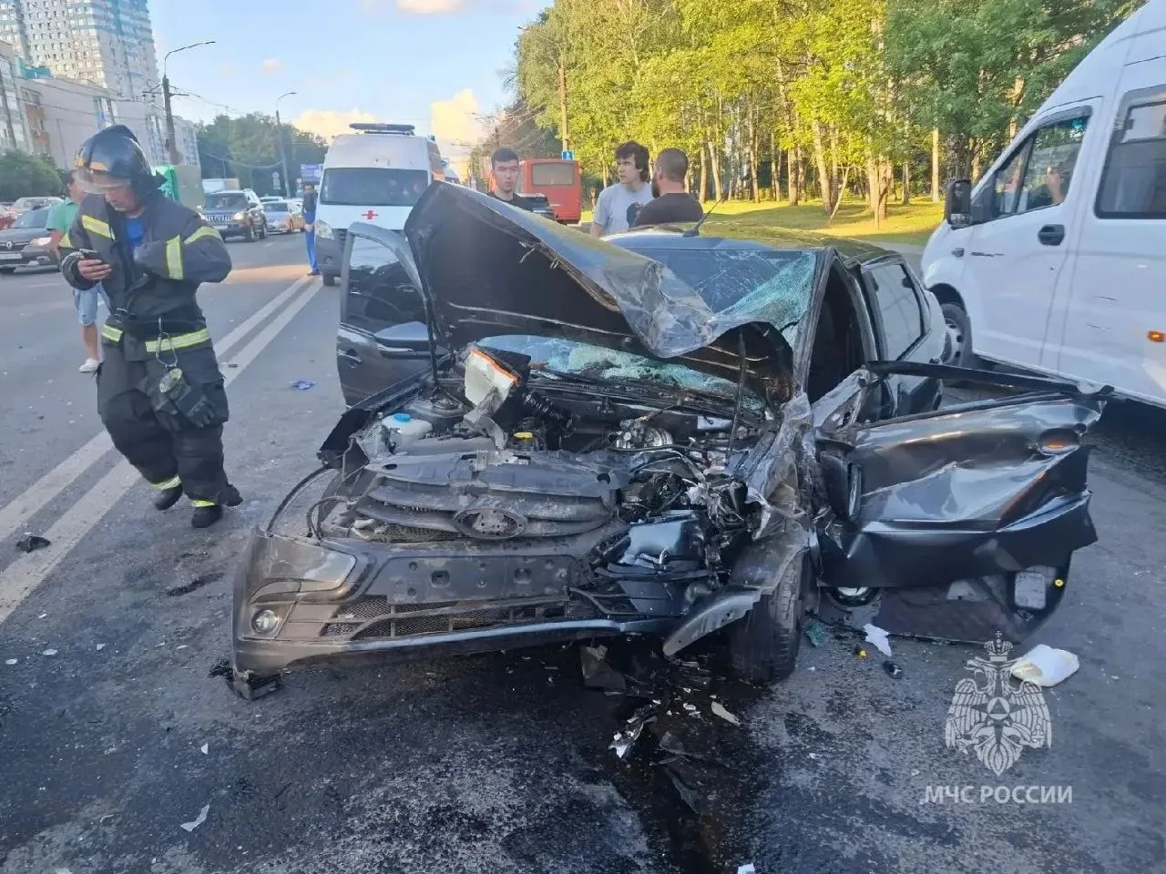 На проспекте Гагарина в Нижнем Новгороде произошло ДТП с участием трёх легковых автомоб...