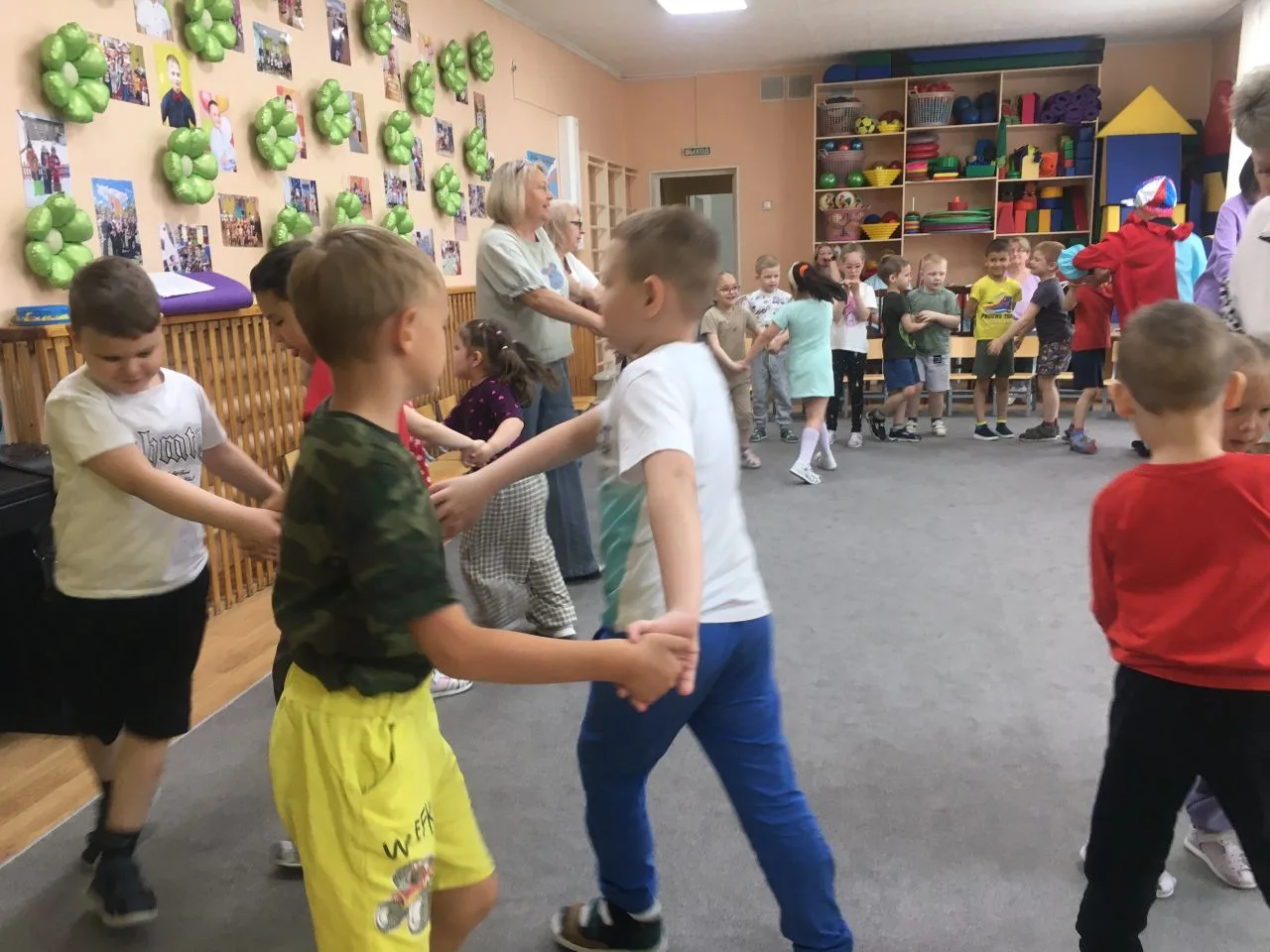 🎉 Сегодня, 1 июня, в День защиты детей, в нашем детском саду прошёл самый весёлый и яркий утренник!